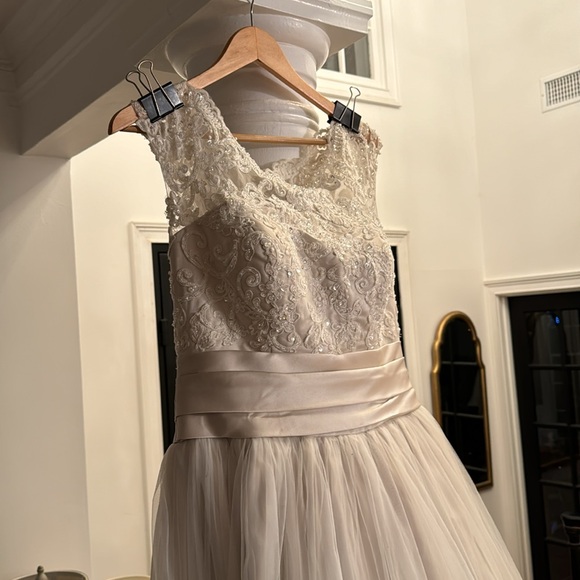 Beautiful candlelight sleeveless wedding dress 12 - Picture 12 of 16